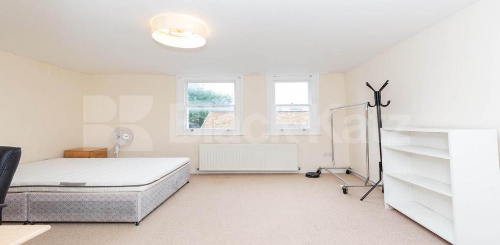 			4 Bedroom, 1 bath, 1 reception House			 Drummond Street, Euston